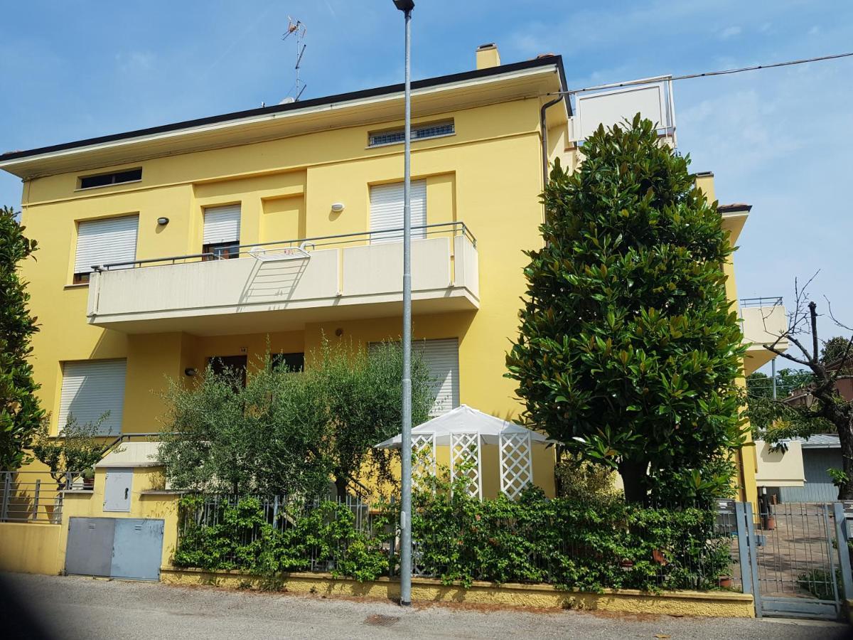 Casa Loren Apartment Pesaro Bagian luar foto